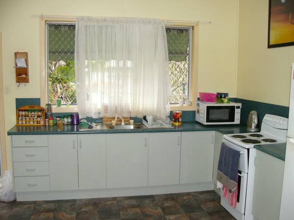 HOLIDAY BEACH HOUSE & RENTAL RETURNS Picture 3