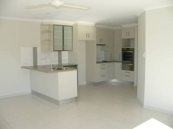 NORTH EAST ASPECT WITH PARK VIEWS Picture 3