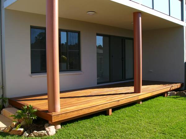 RETIREES - PLENTY OF ROOM WITH 3 BEDROOMS Picture 2