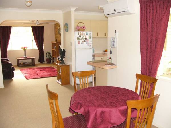 YAMBA'S BEST BUY - VERY WELL PRESENTED Picture 2