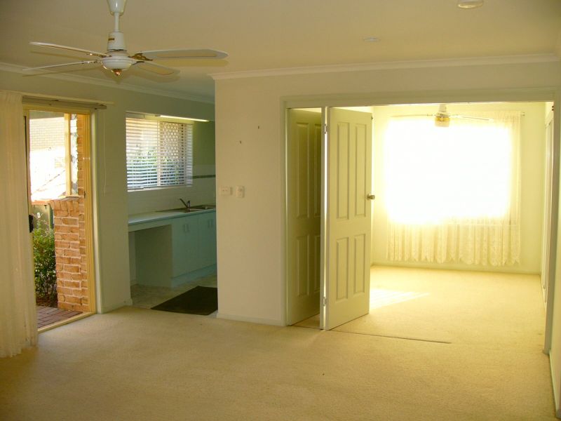 BEST BUY IN TOWN - BY FAR Picture 3