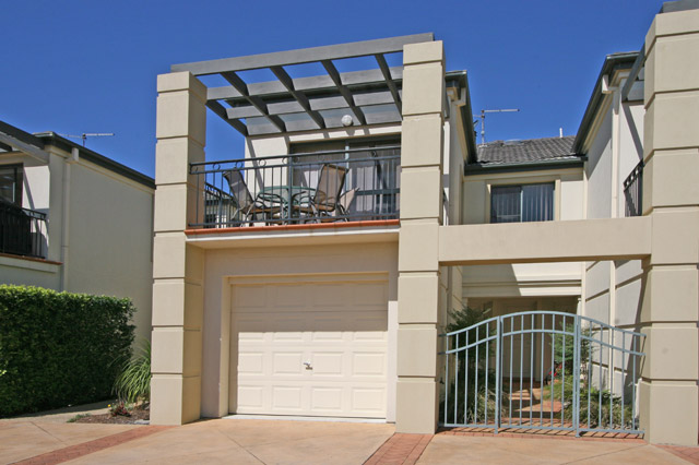 THE MERIDIAN 3 Picture 2