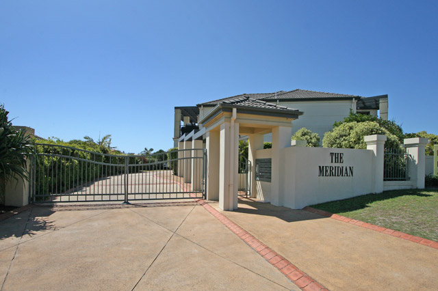 THE MERIDIAN 3 Picture 1