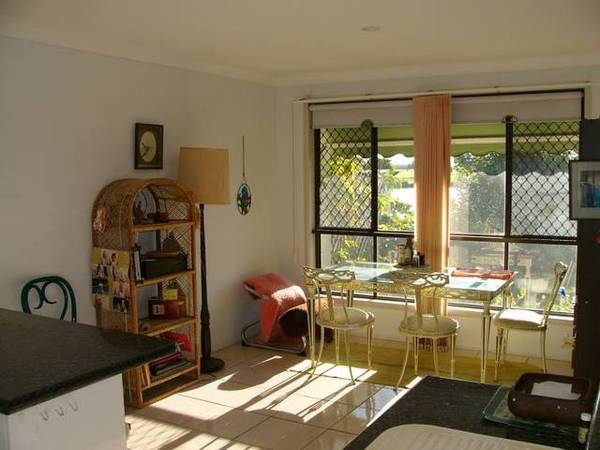 DECEASED ESTATE - BENEFICIARY WANTS IT SOLD! Picture 3