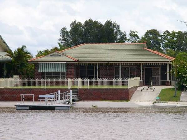 34 THE MAINBRACE, YAMBA Picture 34 THE MAINBRACE, YAMBA Picture