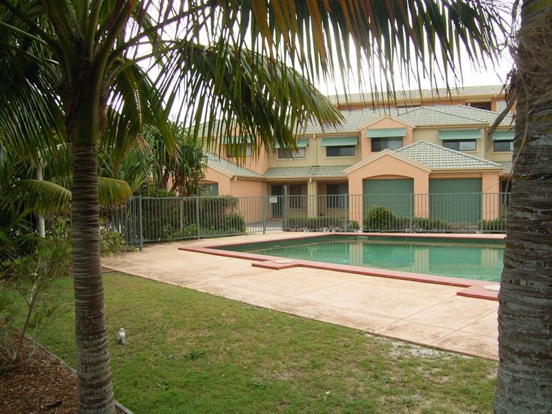 6/ 6-8 BEACHSIDE WAY 'CATALINA COURT', YAMBA Picture 1