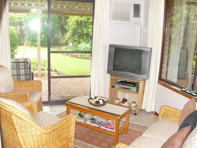 STEP UP - RIGHT NOW Picture 2