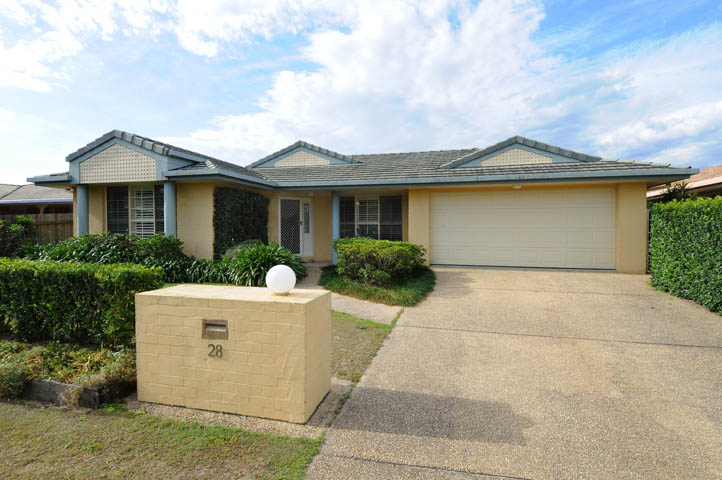 28 ADMIRALTY COURT, YAMBA Picture 1