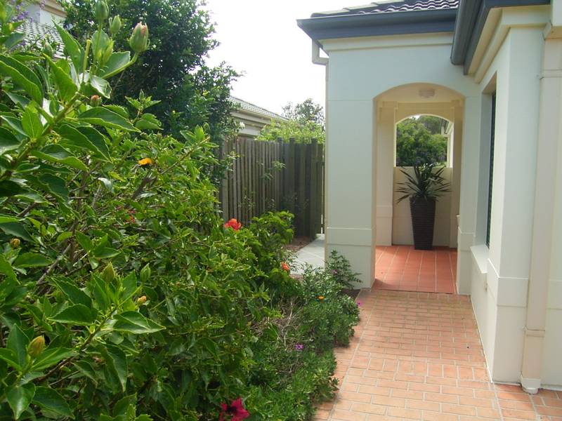 3 BEDROOM TOWNHOUSE - BEACHSIDE Picture