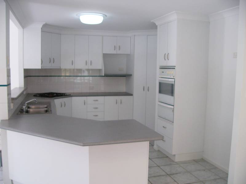 73 LAKES BOULEVARDE, WOOLOWEYAH Picture