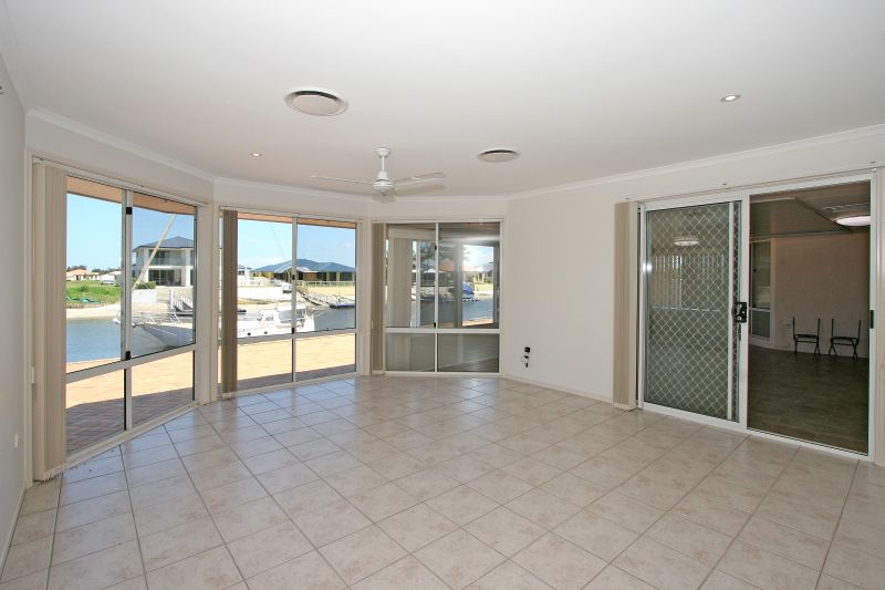 WATERFRONT ESTATE NEEDS SETTLING NOW Picture 3