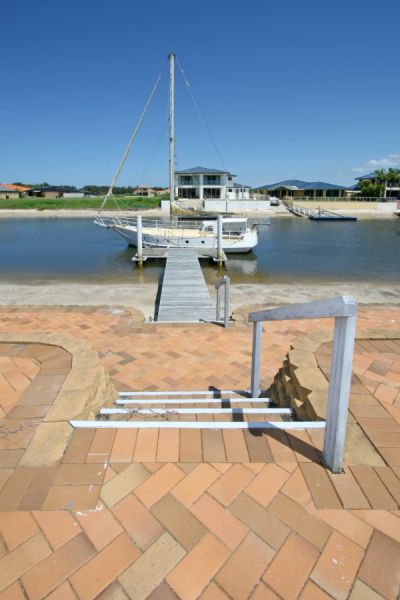 WATERFRONT ESTATE NEEDS SETTLING NOW Picture 2