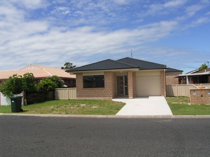 2/4 WITONGA DRIVE, YAMBA Picture 1