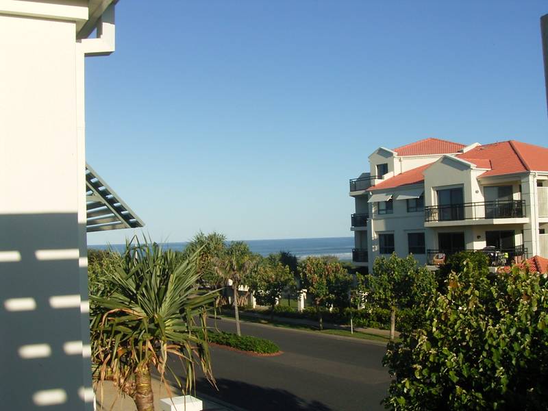 'BREAKERS' Picture 2