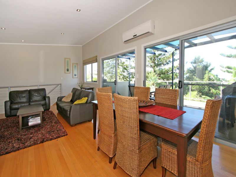 ANGOURIE IN THE PRIVLEGED POSITION Picture 2