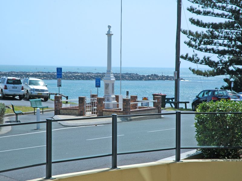 SURF CHECK FROM YOUR BALCONY Picture 3