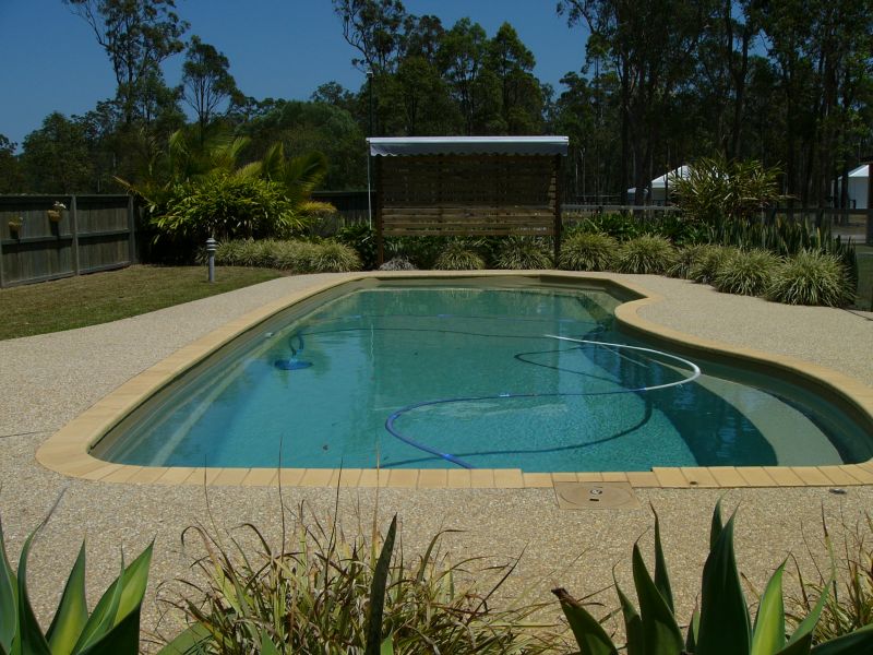 INGENIOUSLY SET OUT IN A QUIET BUSH SETTING Picture 3