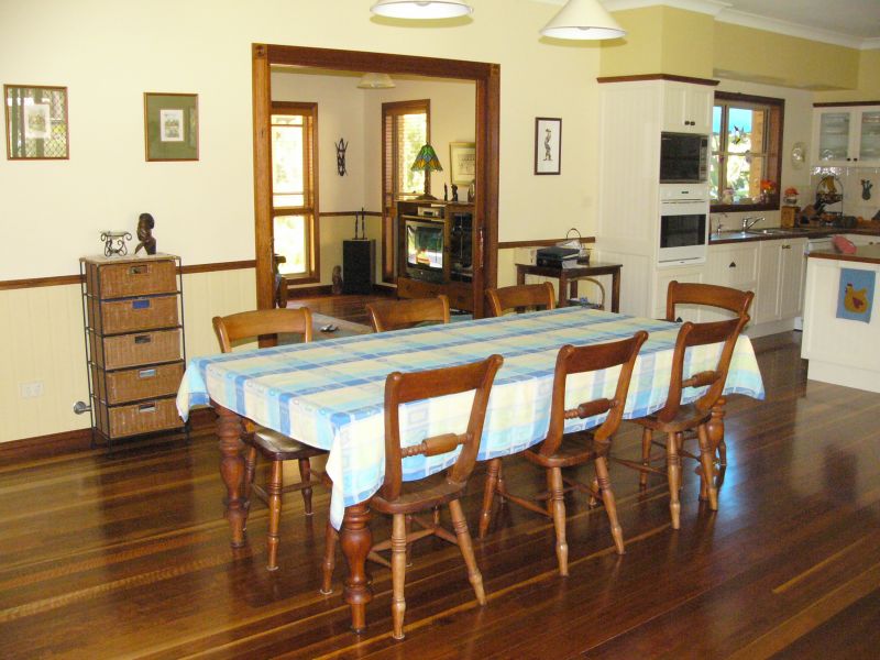 INGENIOUSLY SET OUT IN A QUIET BUSH SETTING Picture 2