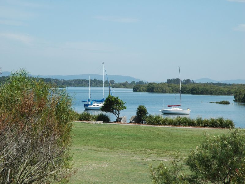 SUNNY & BRIGHT AND VIEW TO DELIGHT Picture 1