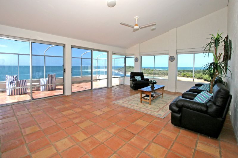 COASTAL CHARM Picture 3