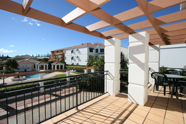 BREAKERS 2 Picture 2