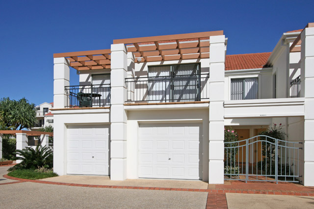 BREAKERS 2 Picture 1