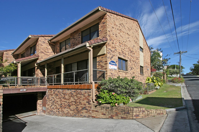 DONCASTER 4 Picture 1