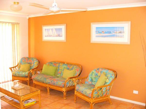 3 MINUTES INTO THE SURF Picture 3