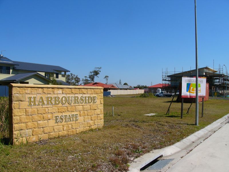 HARBOURSIDE ESTATE Picture 2