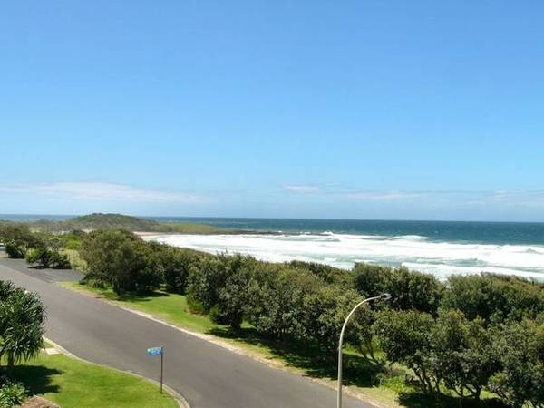 BIG & ON THE BEACH Picture 1