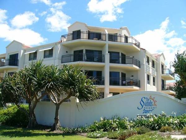 BIG & ON THE BEACH Picture 2