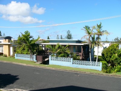 DUPLEX LESS THAN 100 METRES PIPPI BEACH Picture