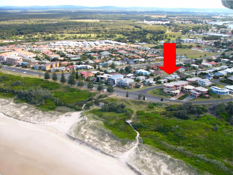 DUPLEX LESS THAN 100 METRES PIPPI BEACH Picture 2