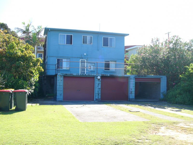 DUPLEX LESS THAN 100 METRES PIPPI BEACH Picture 3