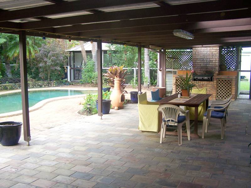 Yearning For Space? Modern Country Feel Spacious Family Living! Picture 2