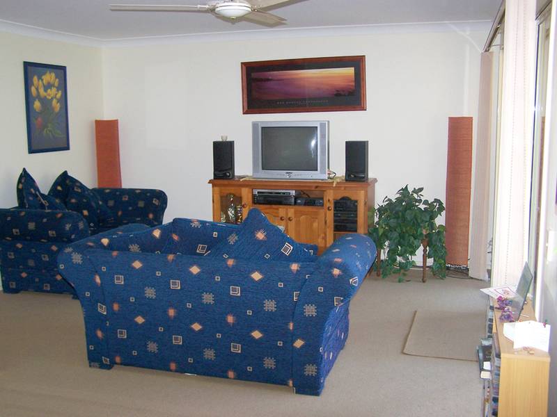 Townhouse in a Tranquil Setting! Picture 3