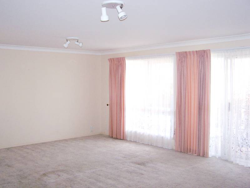 First Home Buyers or Retirees! Picture 2