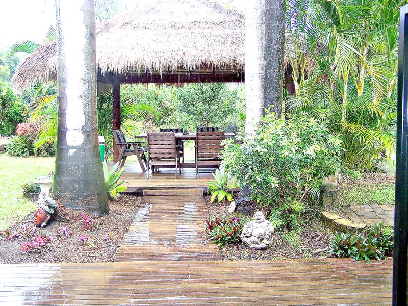 Main Creek Frontage - Entertaining & Lifestyle Picture 3