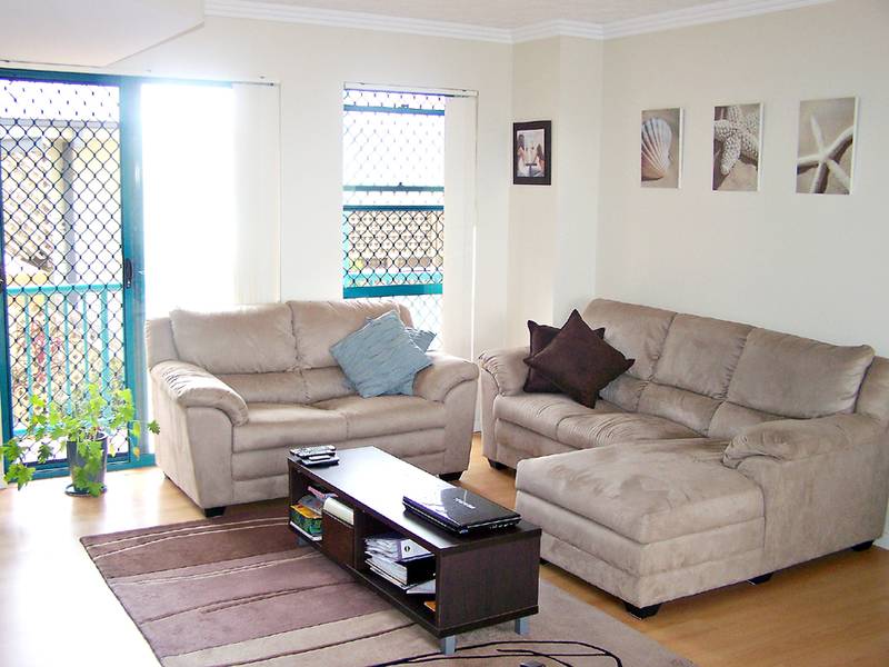 LOCATION LOCATION!! Picture 3