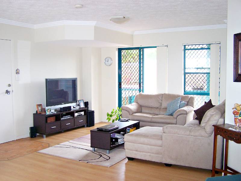 LOCATION LOCATION!! Picture 1