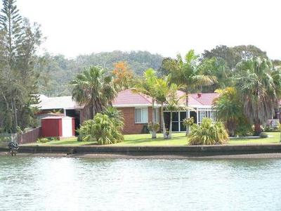 CURRUMBIN WATERFRONT Picture