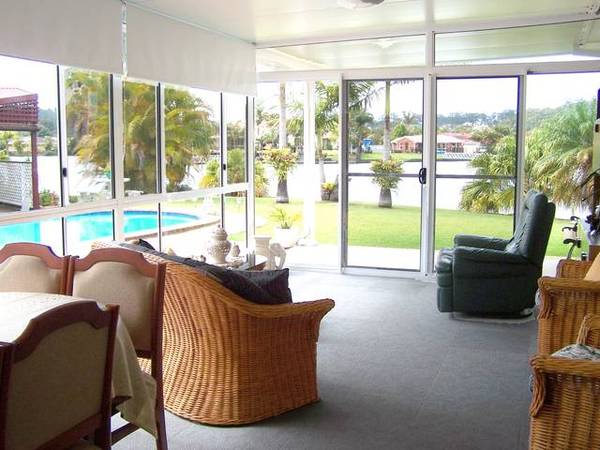 CURRUMBIN WATERFRONT Picture 2
