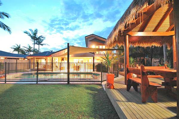 Luxurious Waterfront Living! Picture 2