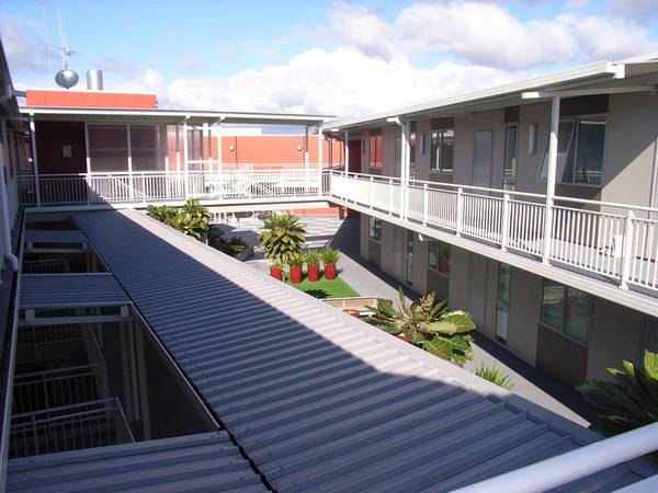 DOWNTOWN HARBOURSIDE APARTMENT Picture 3