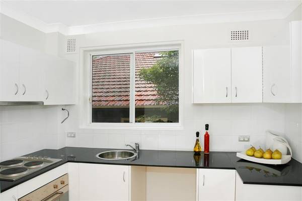 Under Offer Picture 3