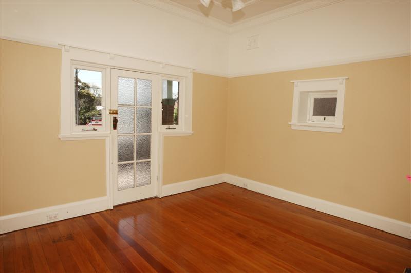 Spacious Family Home! Picture 3