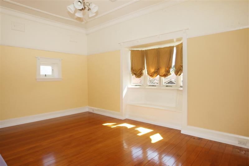 Spacious Family Home! Picture 2