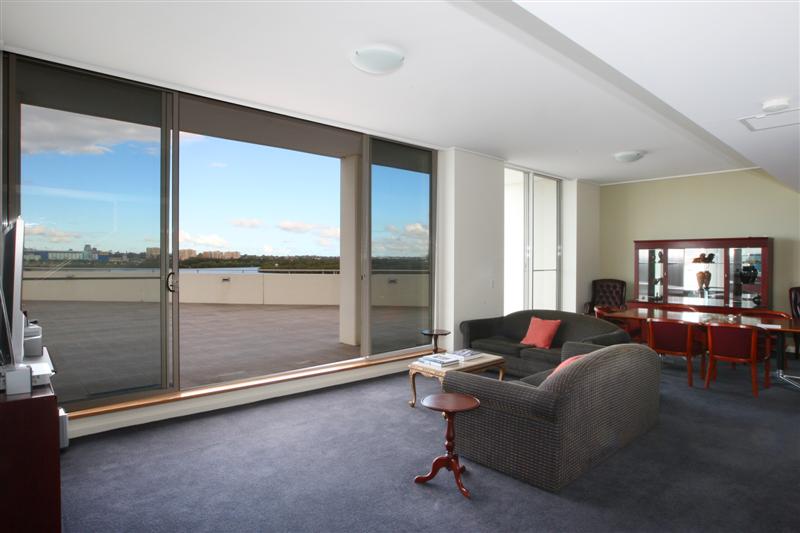 "The Flybridge" New Reduced Rent! Picture 3