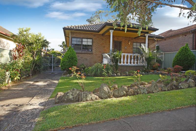 AUCTION THIS SATURDAY! Picture 2