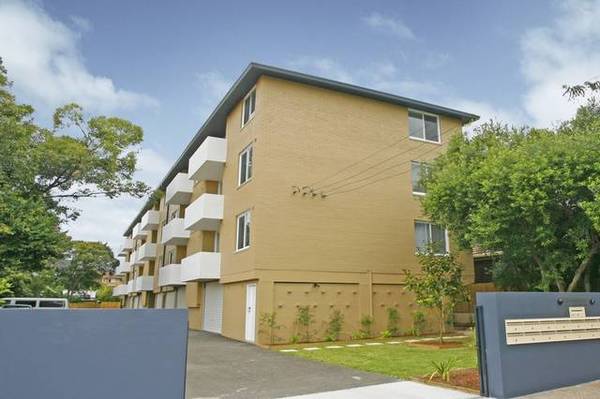 Three Double
Bedrooms! Picture 1